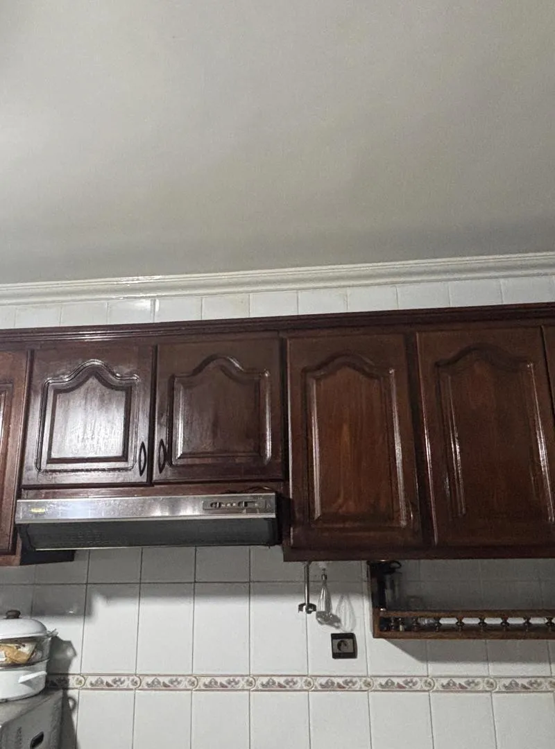 Meubles hauts de cuisine en bois massif