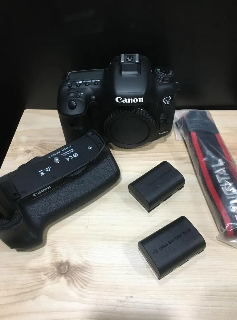 Camera Canon EOS 7D Mark II Plus Grip batterie