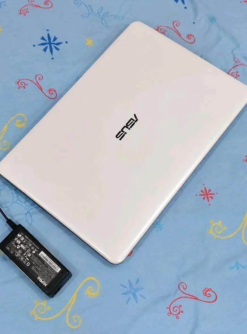 Asus i7 6ème Ram 8 disque SSD écran 15