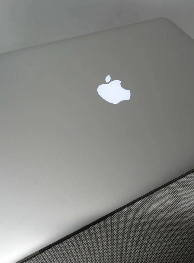 MacBook i7 pro Rétine double Ram 8 disque 256 SSD