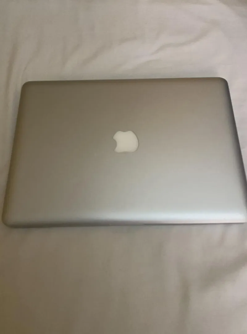 MacBook Pro i7 512 ssd 8 ram
