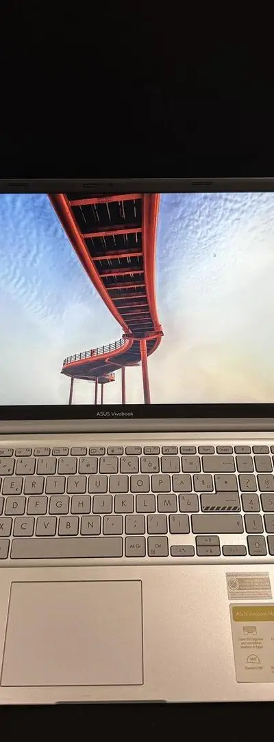 Asus VivoBook 15 pouces 16Go RAM 512Go SSD Très bon état