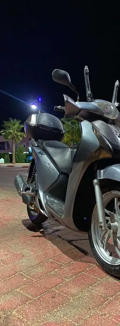 SH 125i, ne me contactez pas pour rien.
