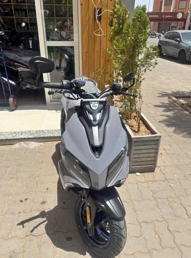 Moto Beke R9