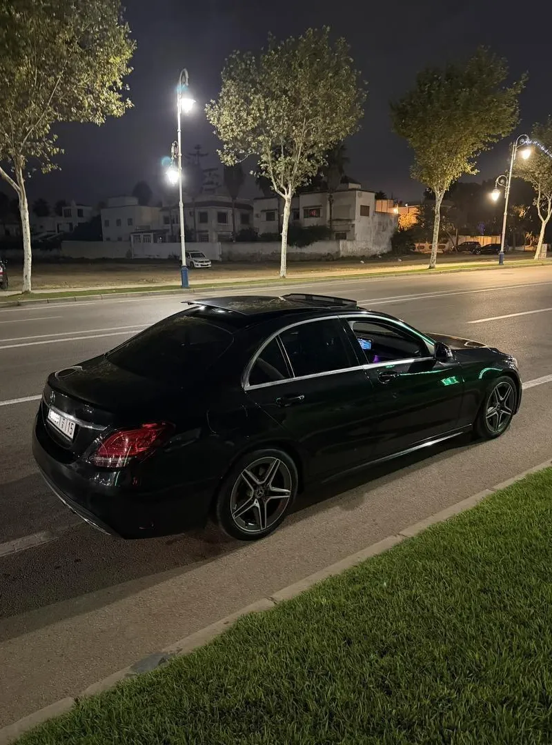 Mercedes-Benz 220 Diesel Automatique 2019 à Fès