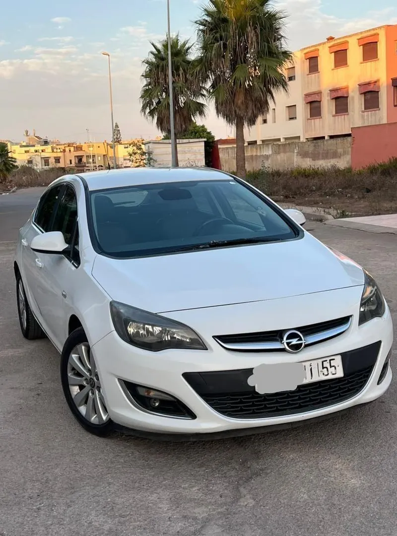 Opel Astra Diesel Automatique 2016 à El Jadida