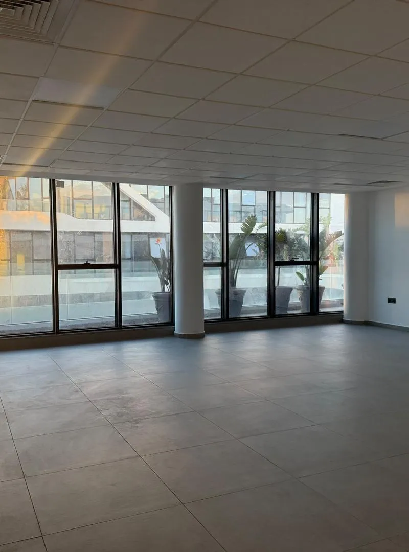 Plateau de Bureau Neuf à Louer – Les Orchidées VI