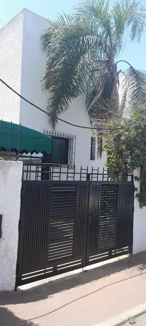 Villa à usage de bureau à Les Orangers