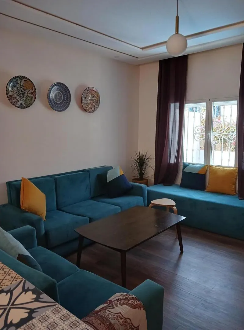 Louez cet appartement à Tamraght 80m². Bien meublé