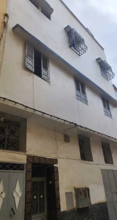 منزل كامل للبيع بالحانوت ديالو شارع رباط