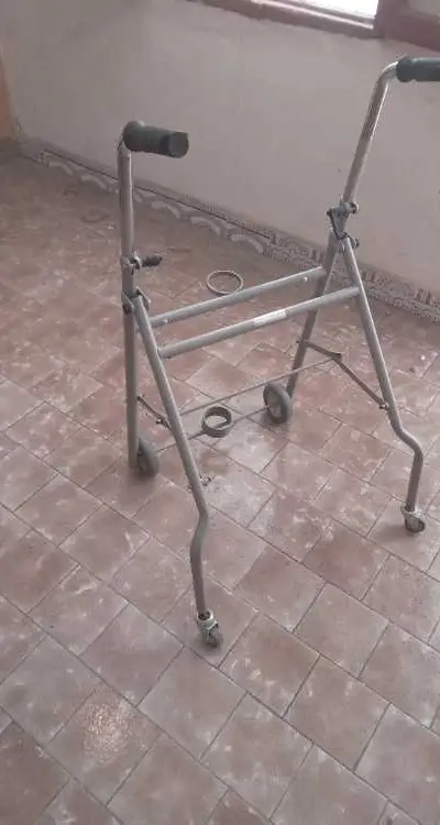 deambulateur neuf مشاية لشخص مسن