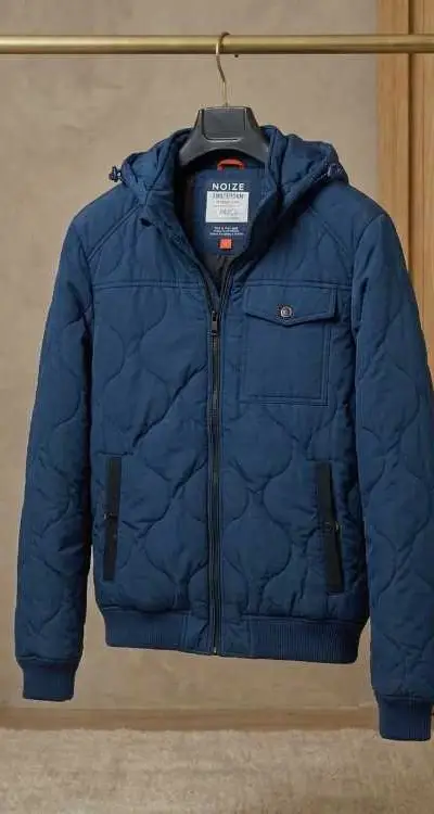 Je vends une veste bleue NOIZE.