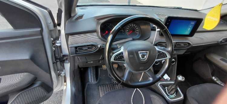 Dacia sandero modèle 2022 première main tout optio