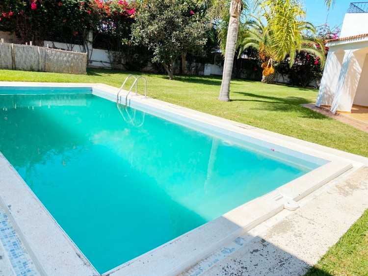 villa avec chauffage central et piscine à Hay Riad