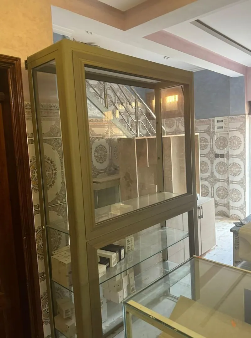 Vitrines comptoirs et meubles de rangement