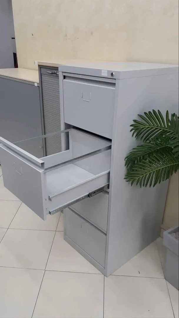 Armoire haute pour rangement professionnel