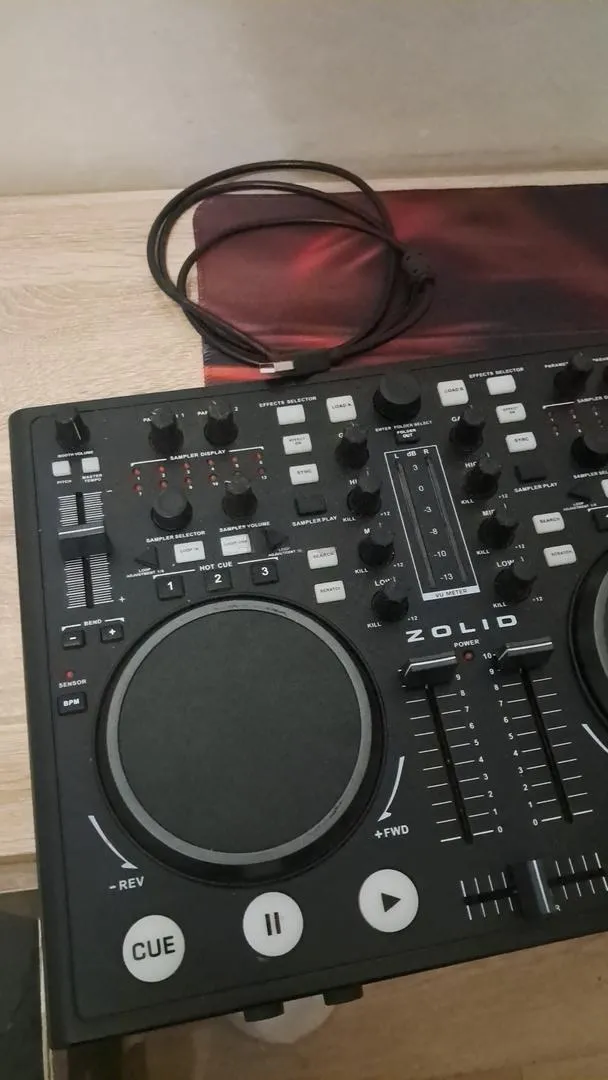 Table DJ