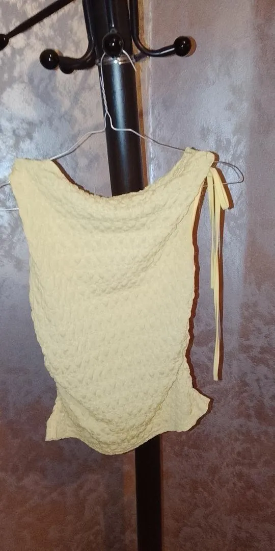 T-shirt jaune à vendre