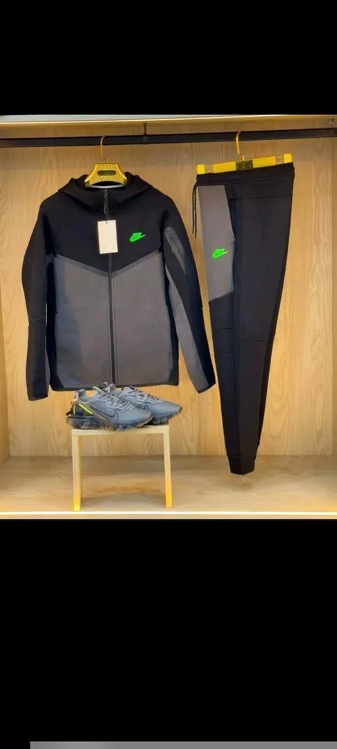 NIKE / UNDER ARMOUR