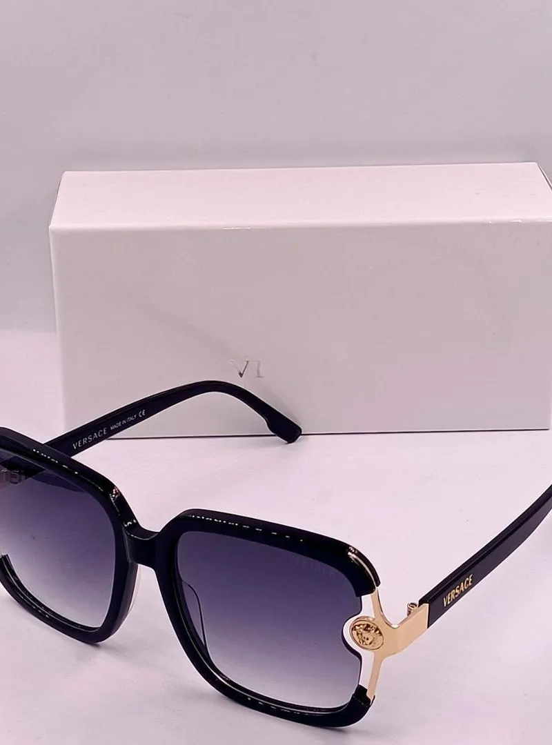 Lunettes de soleil chics Versace Femme VR740