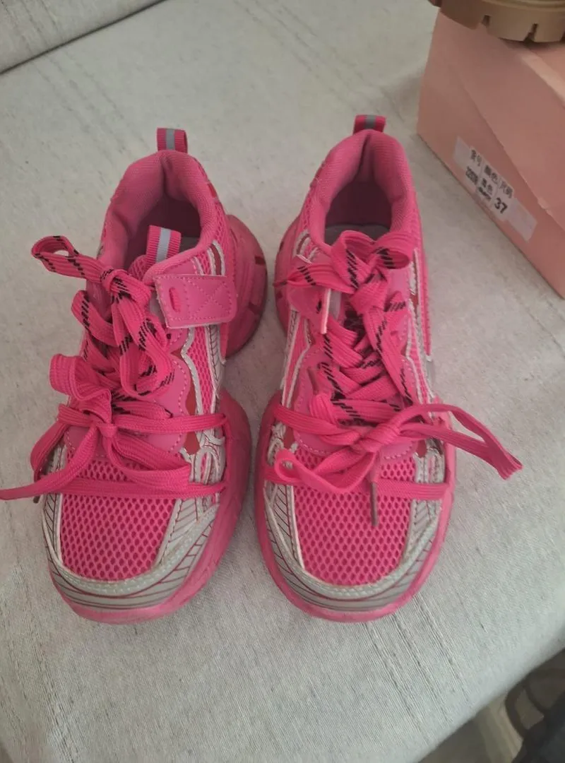 Deux chaussures à vendre