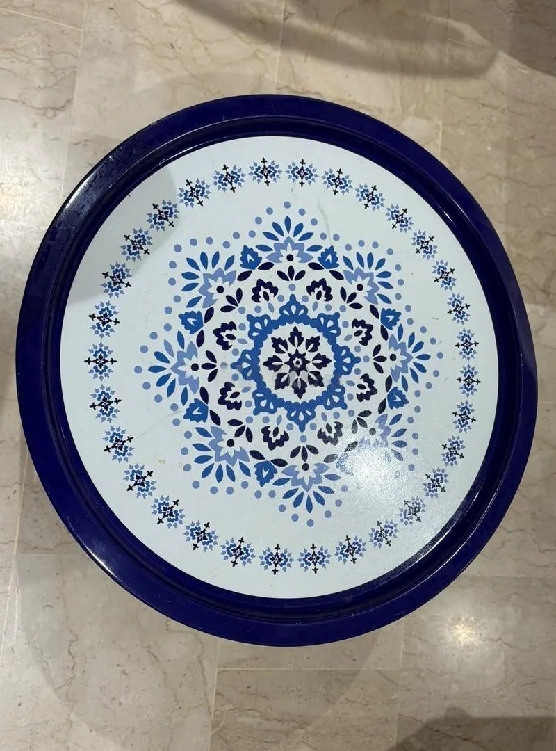 Jolie table de coin ovale