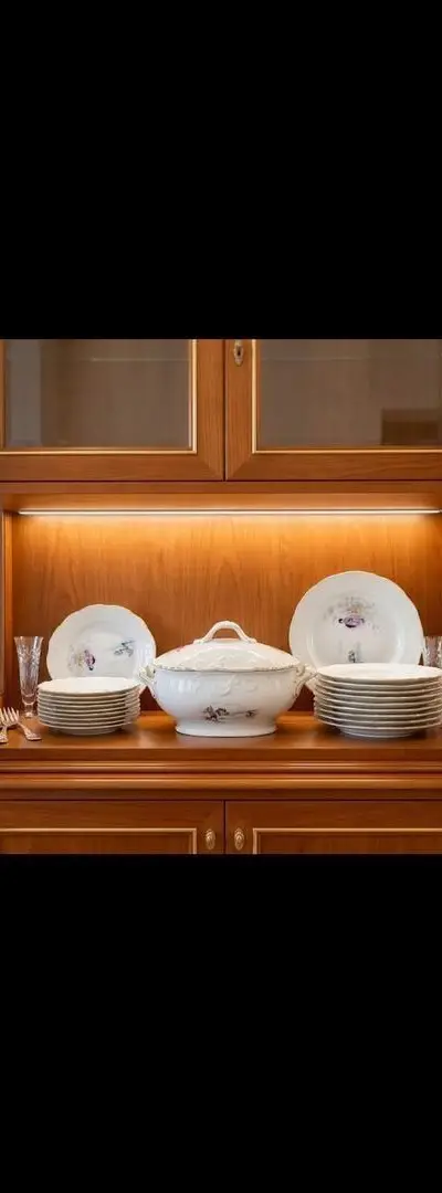Ensemble de vaisselle de luxe de bon goût à vendre