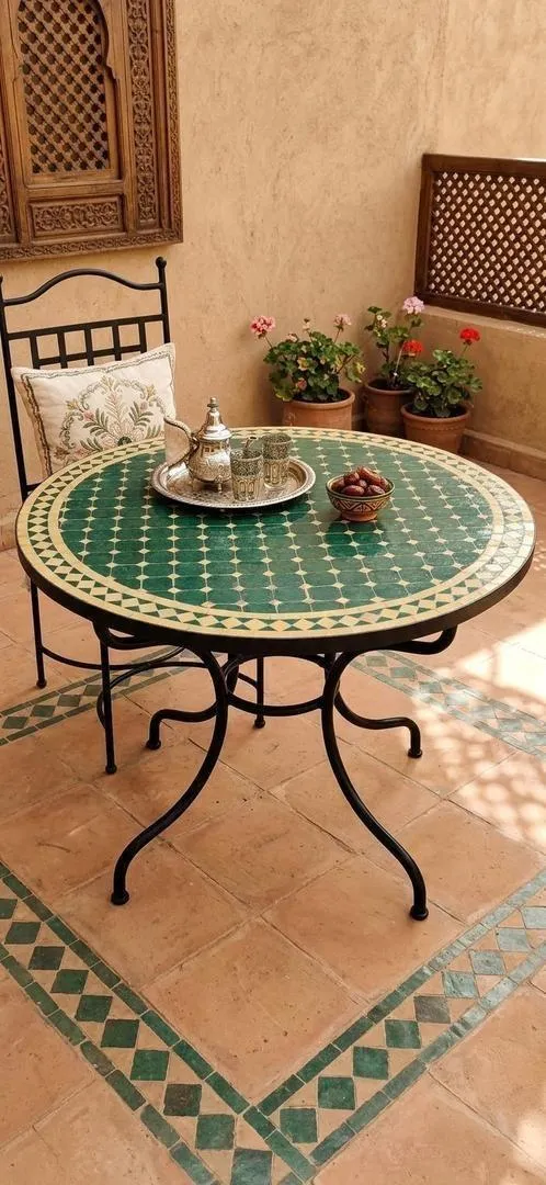 Magnifique table marocaine en zellige authentique