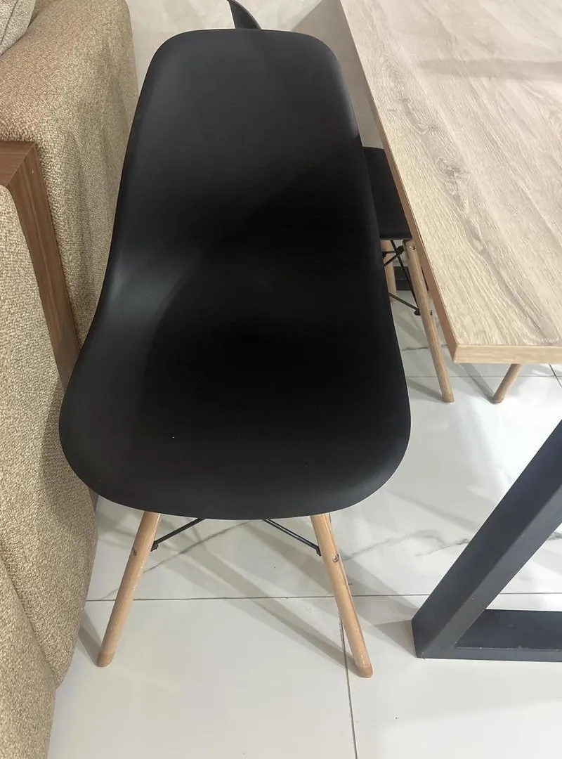 Table & 4 chaises