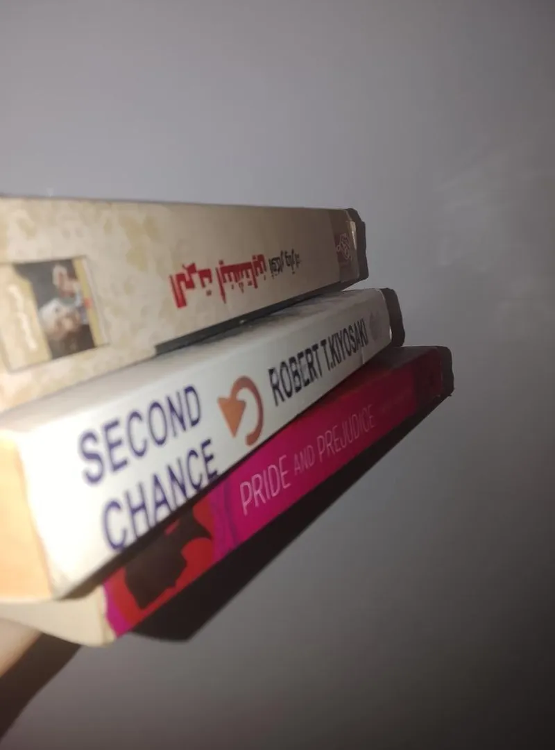 Trois livres aux sujets variés