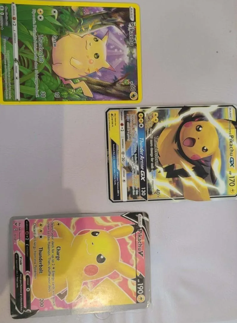 3 cartes pokémon authentiques à vendre