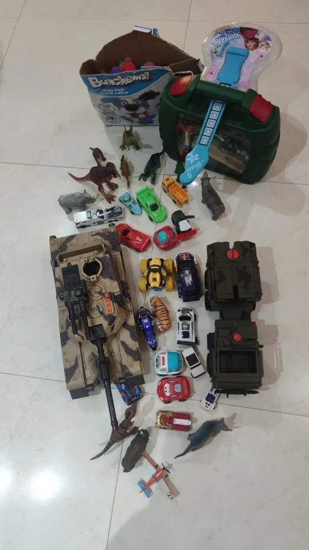 Lot de jouets pour enfants