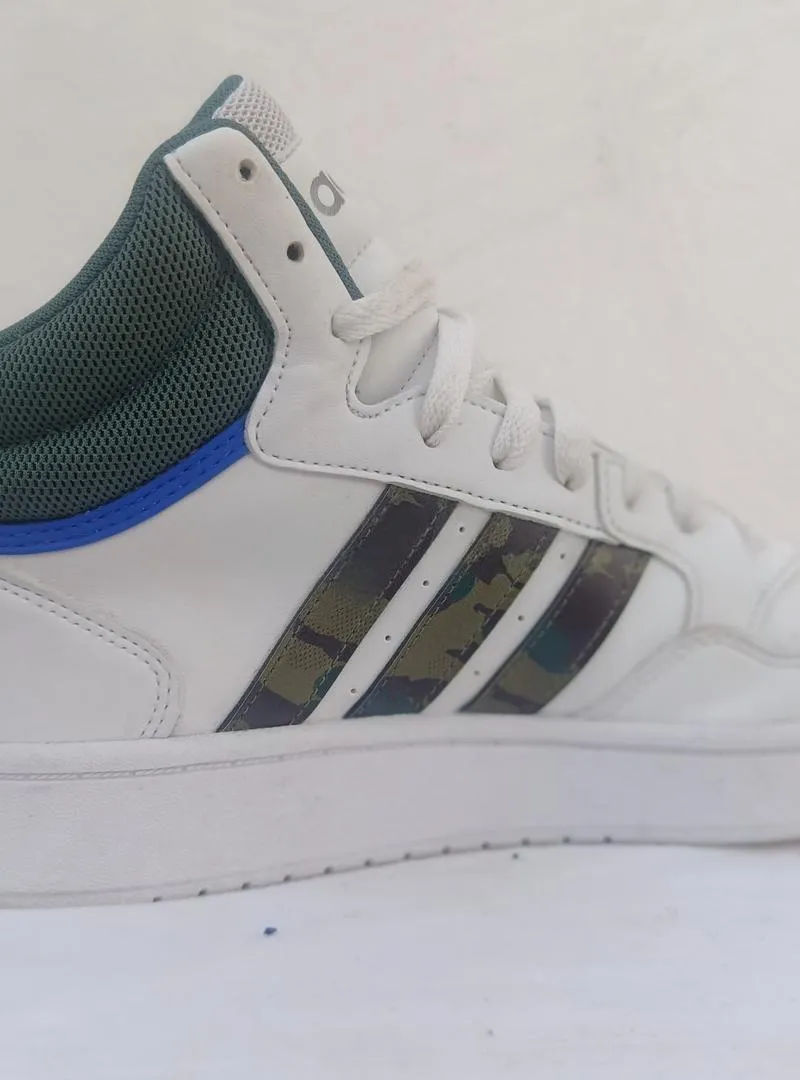 Adidas 40 Original 💯 Encore en bon état de l'extérieur