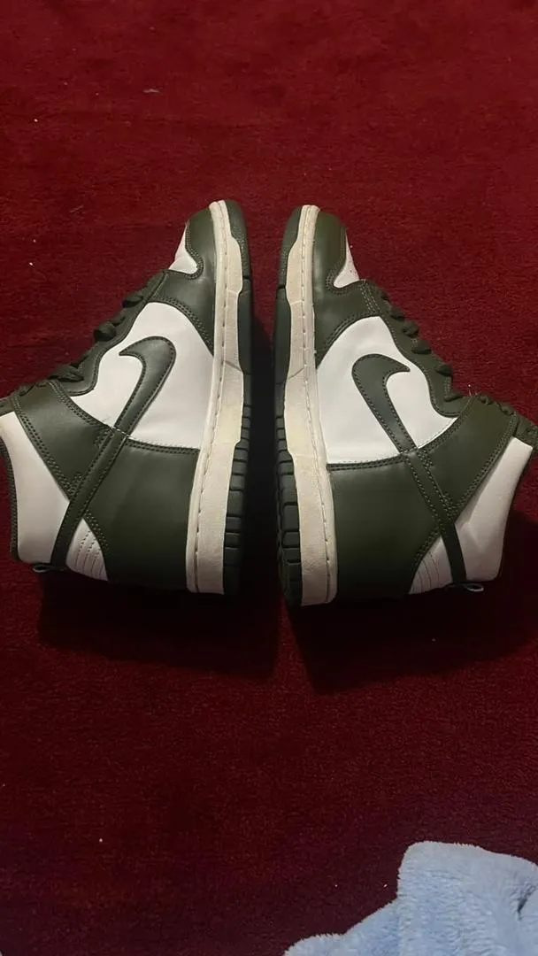 Chaussures de sport
Taille 39 40 
Prix négociable