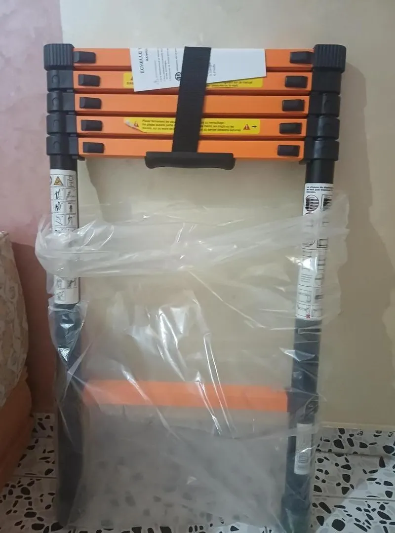 Échelle Télescopique Pliable 2.25M
