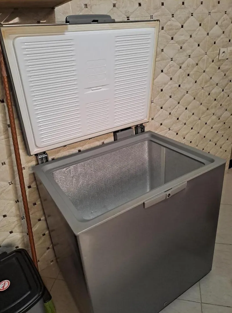 Un réfrigérateur Whirlpool