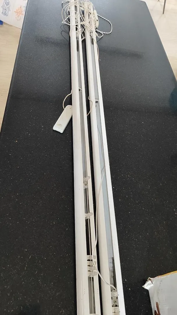 2 rails pour panneaux