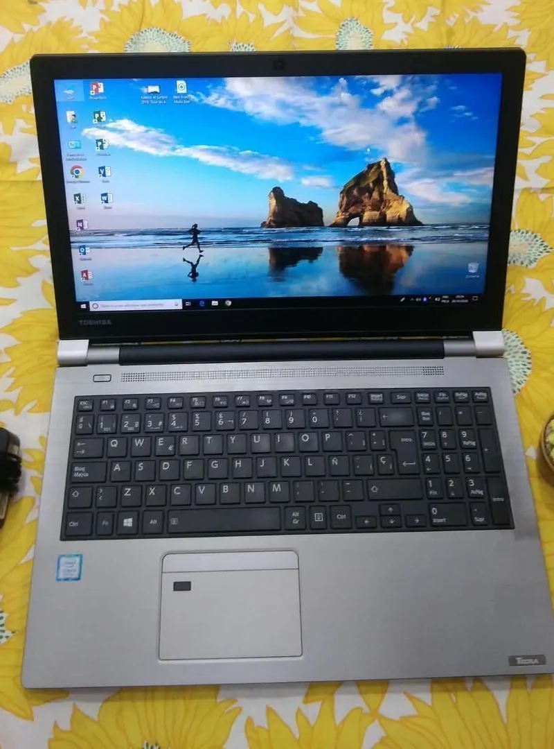 Toshiba i5 8ème RAM 10 Disque 512 SSD Écran 15