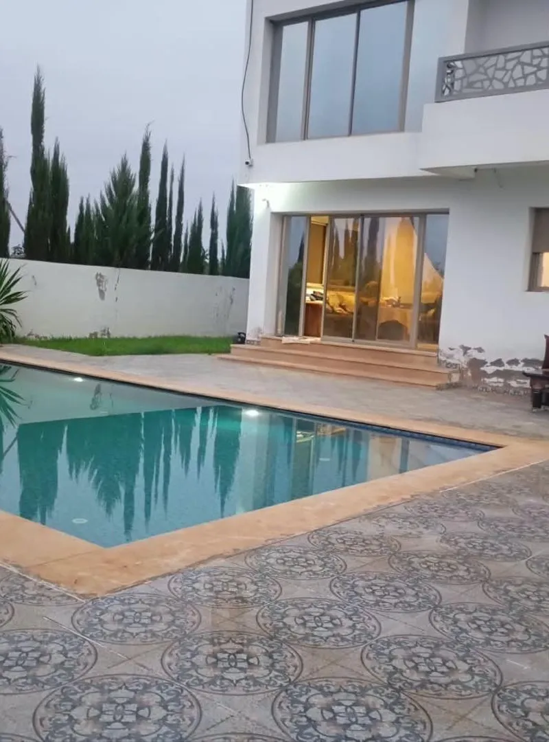À louer - Belle villa avec piscine privée à Tiflet