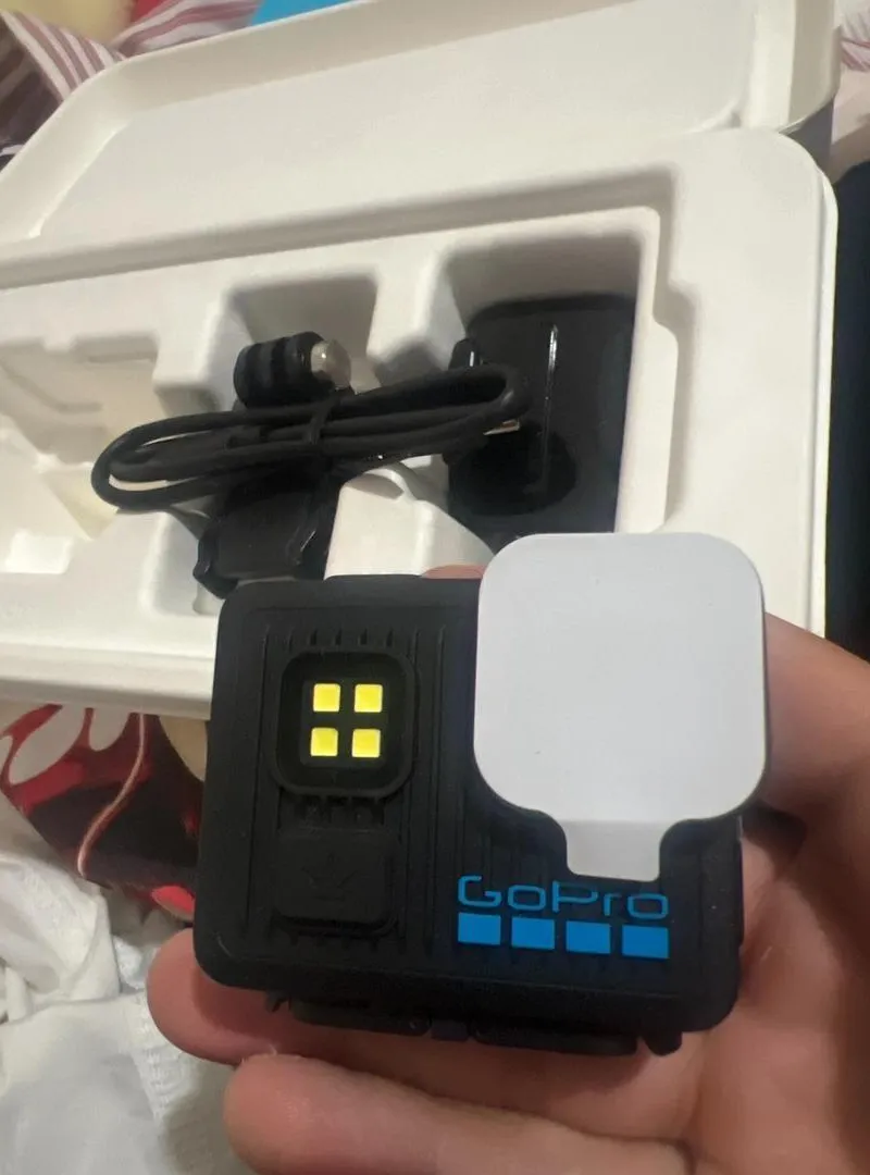 GoPro Light Hero 4KF avec tous les accessoires d'origine