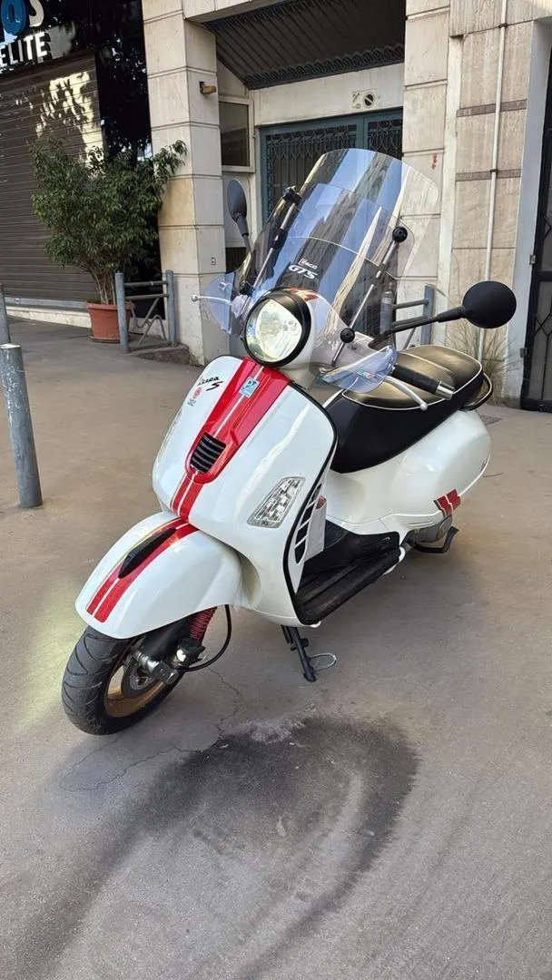 Vespa 300 GTS Street Race