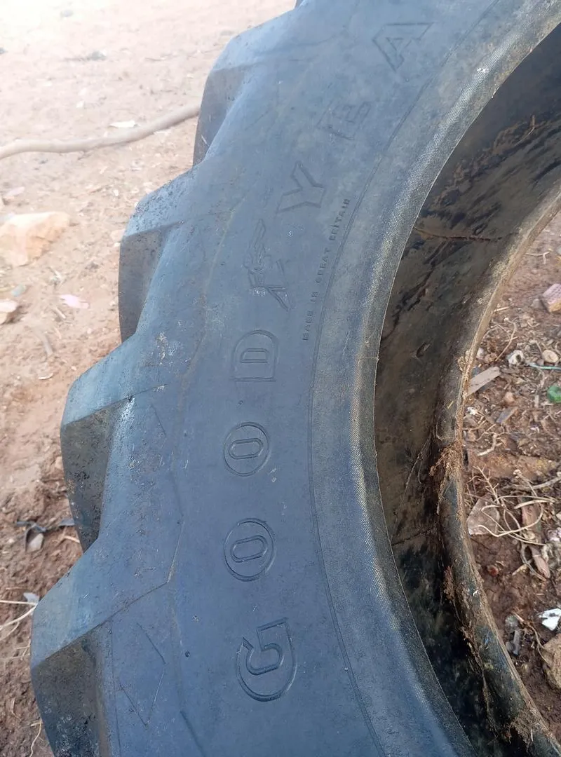 Pneu Goodyear 13/30 neuf jamais utilisé