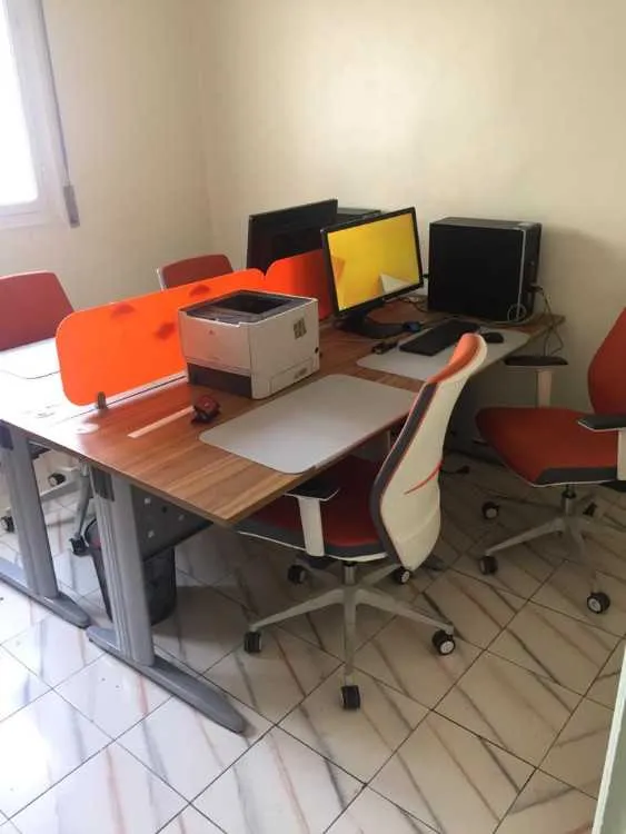 BUREAU ÉQUIPÉ À LOUER — TOUT COMPRIS