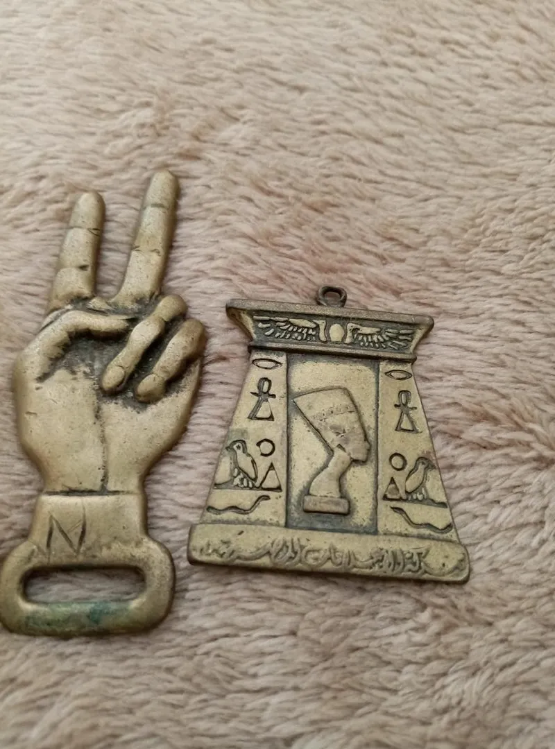 Deux Objets en Cuivre