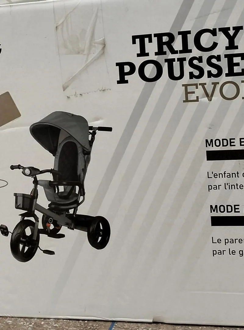 Tricycle pour bébé neuf