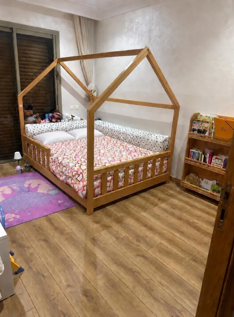 Lit cabane 140x200 avec matelas à vendre