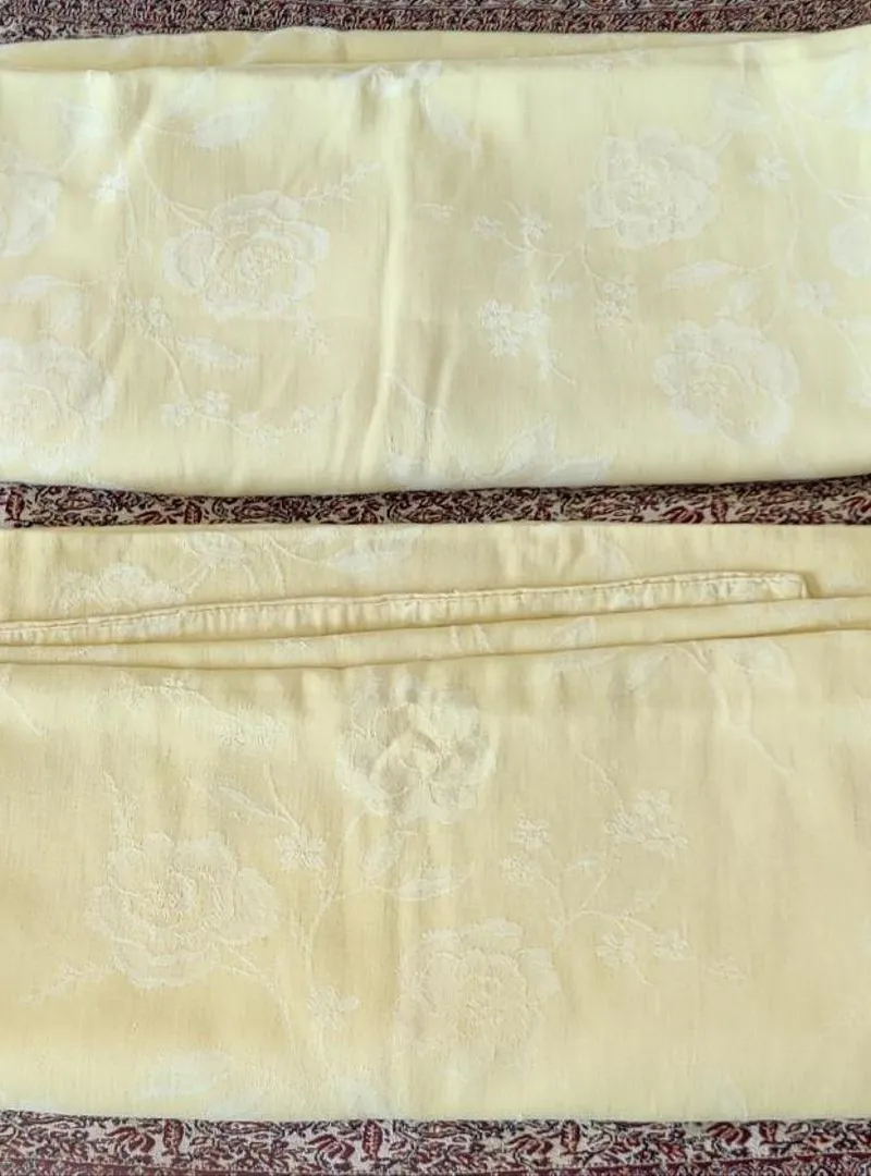 Tissu damassé jaune double épaisseur