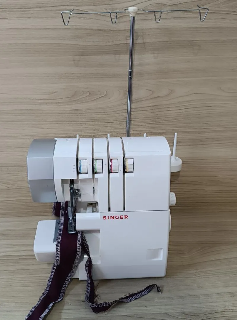 Surjeteuse Singer 3 et 4 fils