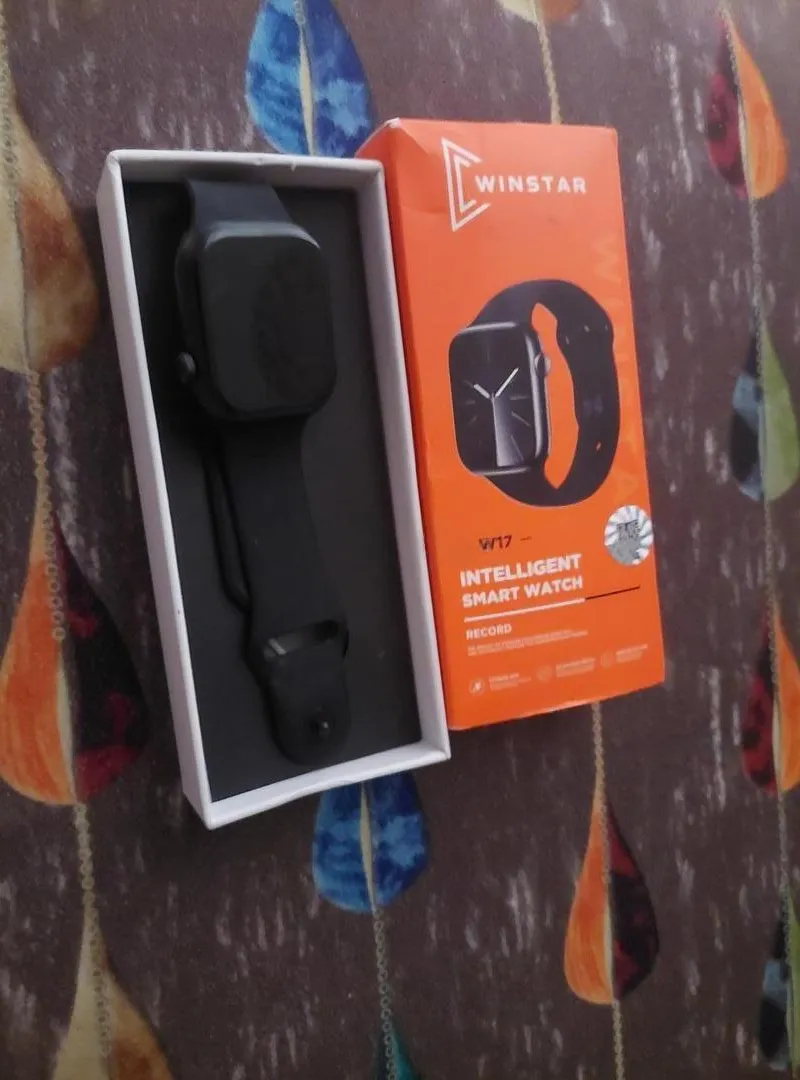 Nouvelle montre connectée dans sa boîte.