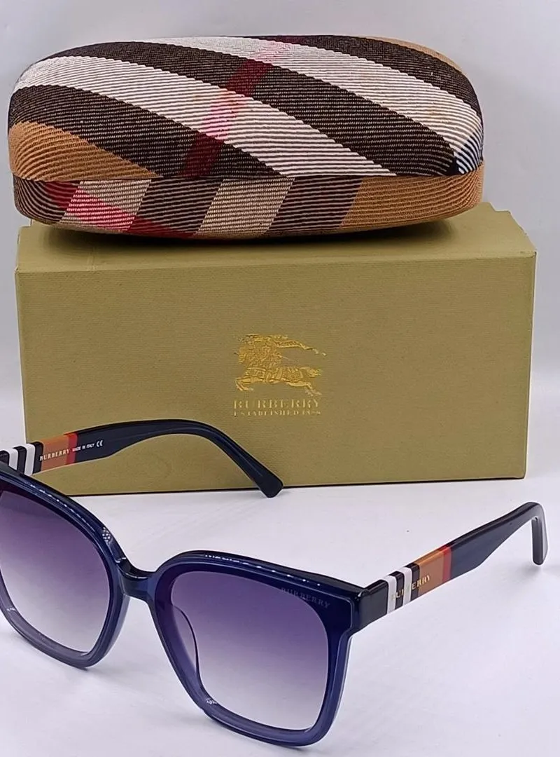 Lunettes de soleil Burberry BR8540
